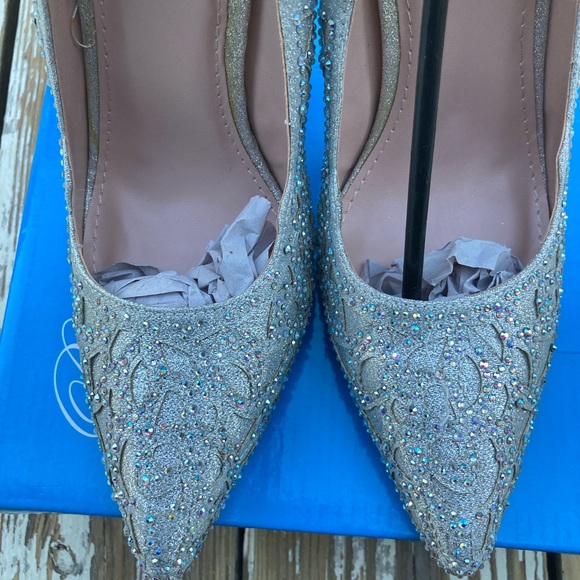 Pumps - Picture 7 of 11